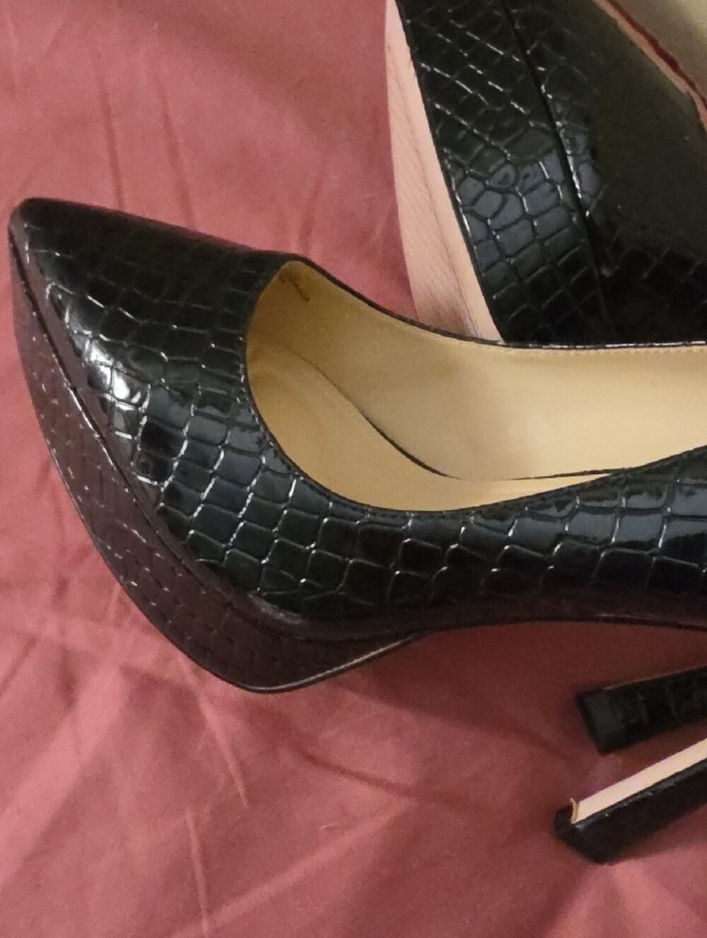 Jessica Simpson Black Croc-Embossed Jariah Platform Pump - Picture 5 of 8